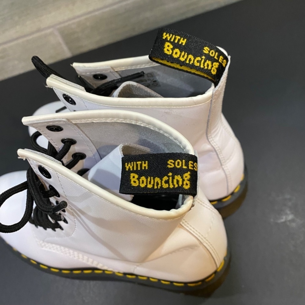 NWOT Dr. Martens 1460 SMOOTH LEATHER LACE UP BOOTS-White- Women's‎ Size 8 - Picture 5 of 12